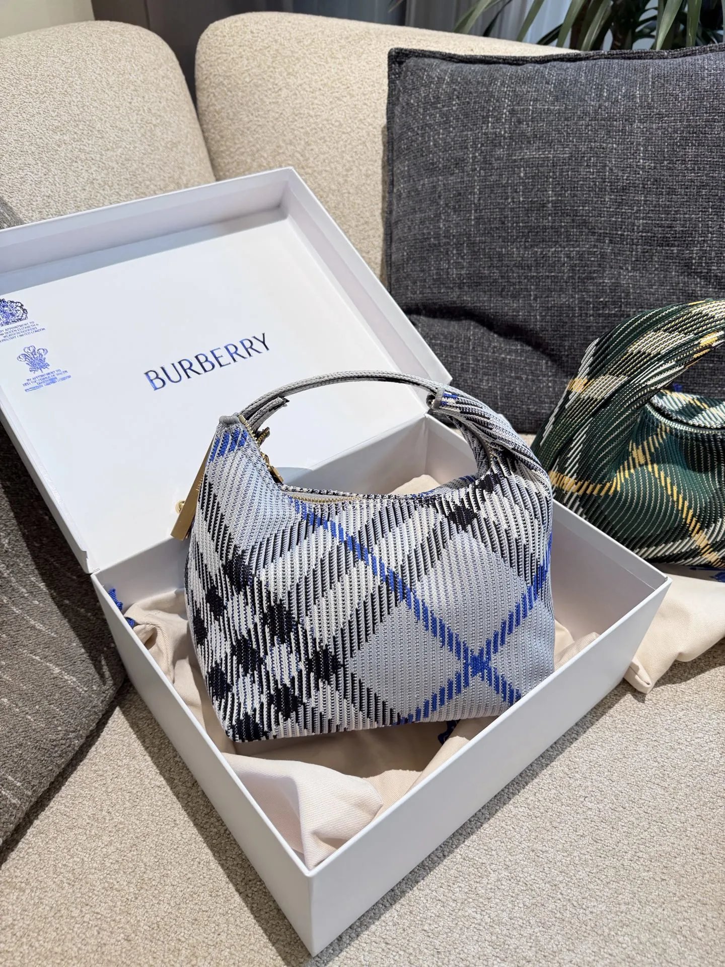 Burberry peg bag
